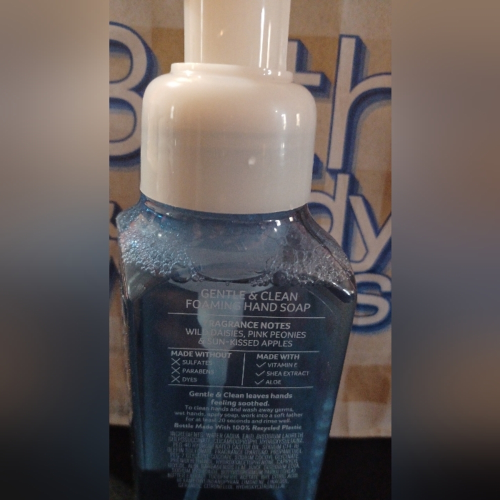 Bath & Body Works Beautiful Day Foaming Hand New - Picture 2 of 2